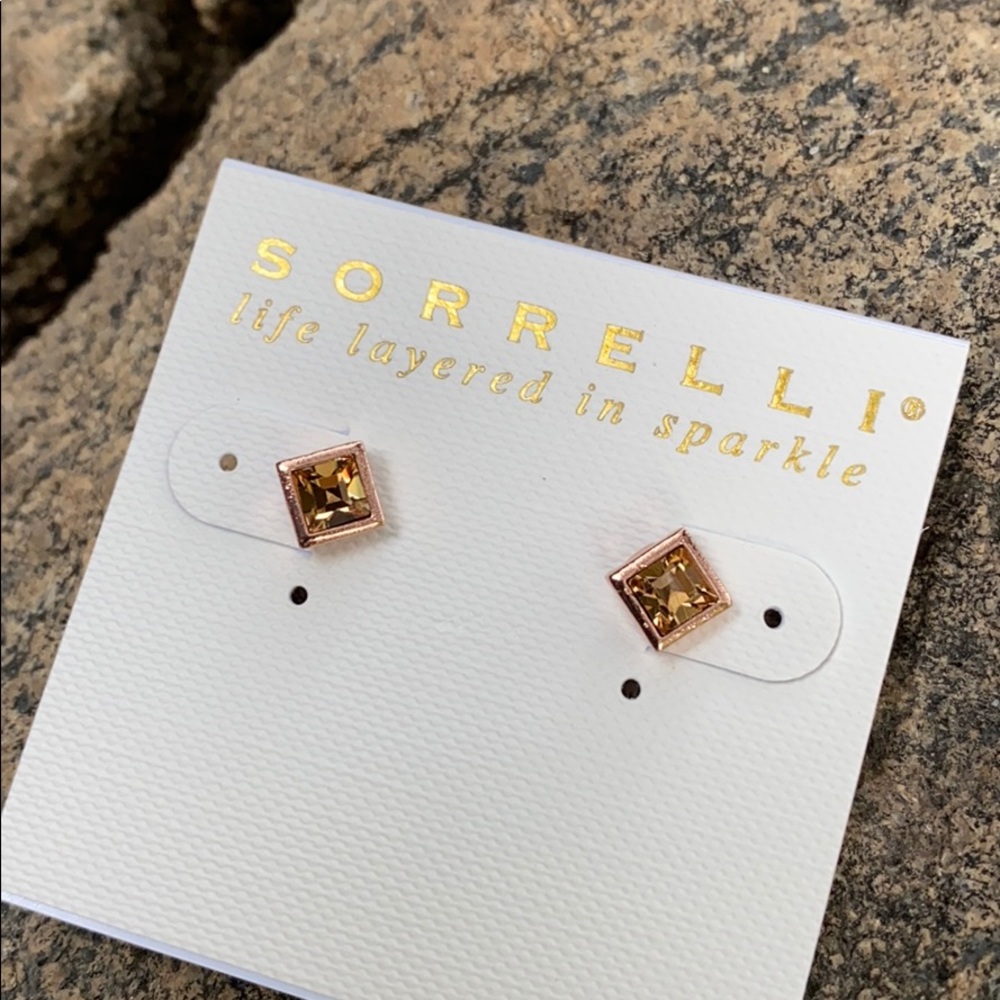 Sorrelli Rose Garden Rose Gold Stud Earrings NWT - Picture 5 of 6